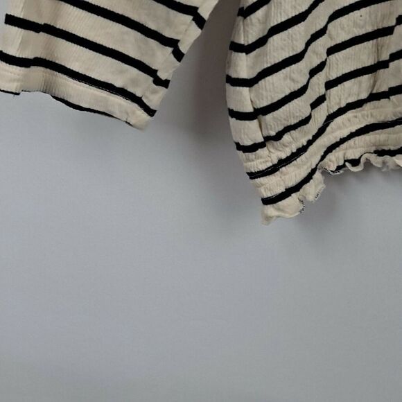 Ladies Pullover Blouse NWT - Picture 4 of 10